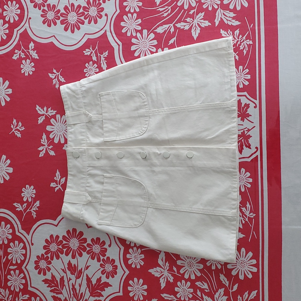 3/$25 White denim "70's" retro mini skirt (sz sm)